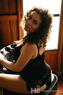 Curly Veronika, Age 31 - 3
