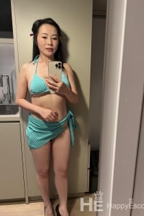 QueenAsian, Age 44 - 3