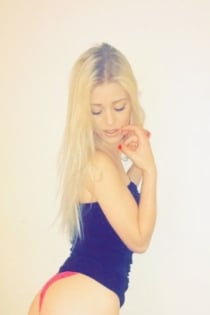 Blondequeen, Age 28 - 8
