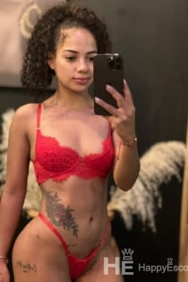 Luciana, 22세