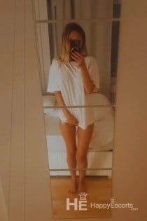 Angela Sexy, Alter 31 - Video